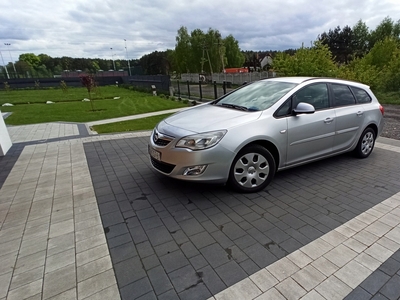 Opel Astra J Sports Tourer 1.3 CDTI ecoFLEX 95KM 2011