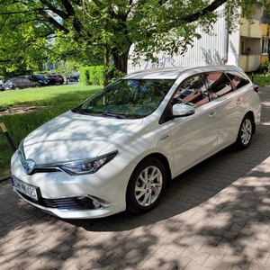 Toyota Auris II Mega oszczędny Toyota Auris Touring Sports 1.8 hybrid z lpg