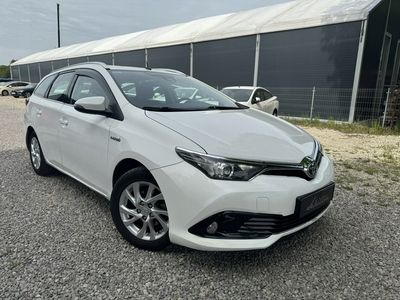 Toyota Auris II Touring Sports Facelifting 1.8 Hybrid 136KM 2017