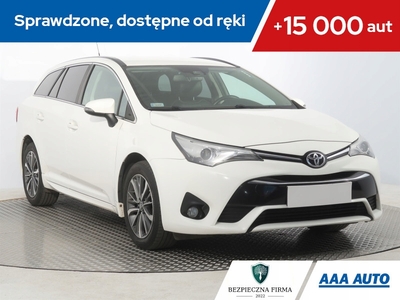 Toyota Avensis III Wagon Facelifting 2015 2.0 D-4D 143KM 2015