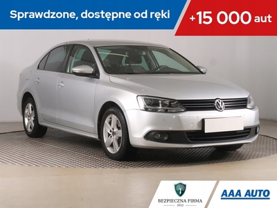 Volkswagen Jetta VI Sedan 2.0 TDI CR DPF 140KM 2011