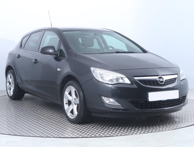 Opel Astra J , Klima, Tempomat, Parktronic, Podgrzewane siedzienia