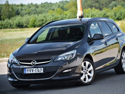 Opel Astra J Sports Tourer Facelifting 1.4 Turbo ECOTEC 120KM 2013