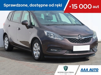 Opel Zafira C Tourer Facelifting 1.4 Turbo 140KM 2017