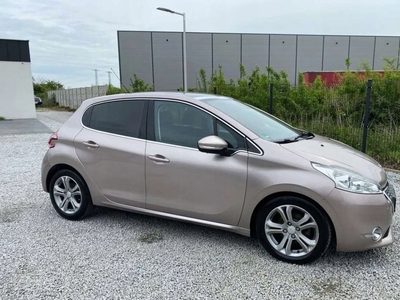 Peugeot 208 I Hatchback 3d 1.6 VTI 120KM 2012