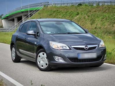 Używane Opel Astra - 24 900 PLN, 210 000 km, 2011