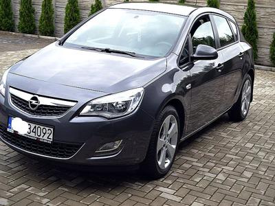 Używane Opel Astra - 25 900 PLN, 196 000 km, 2012