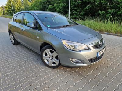 Używane Opel Astra - 27 700 PLN, 92 500 km, 2011