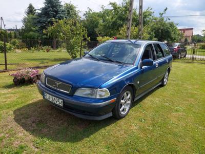 Używane Volvo V40 - 4 000 PLN, 379 260 km, 1997