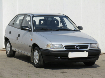 Opel Astra 1998 2.0 DI 282190km Hatchback