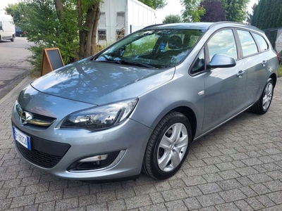 Opel Astra J Sports Tourer 2.0 CDTI ECOTEC 165KM 2012