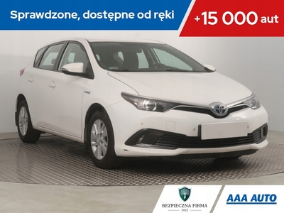 Toyota Auris II Hatchback 5d Facelifting 1.8 Hybrid 136KM 2016