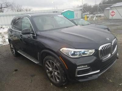 BMW X5 2019, 3.0L, 4x4, uszkodzony bok