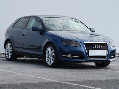 Audi A3 II (8P) , Klimatronic, Tempomat, Parktronic, Podgrzewane siedzienia