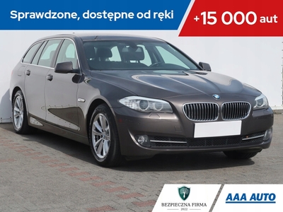 BMW Seria 5 F10-F11 Touring 520i 184KM 2013