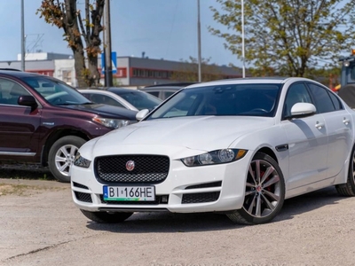 Jaguar XE Sedan 2.0 i4 180KM 2016