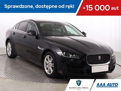 Jaguar XE Sedan 2.0 i4 180KM 2017