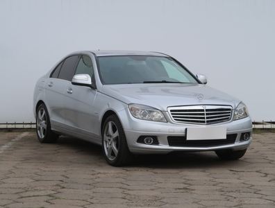 Mercedes-Benz Klasa C W204 , Klimatronic, Parktronic, Podgrzewane siedzienia