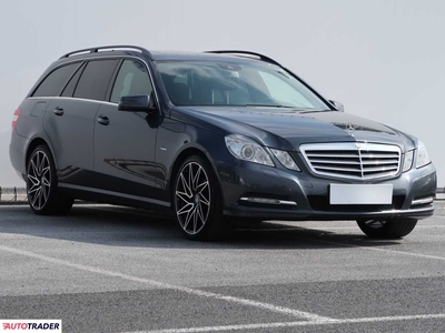 Mercedes E-klasa 1.8 181 KM 2012r. (Piaseczno)