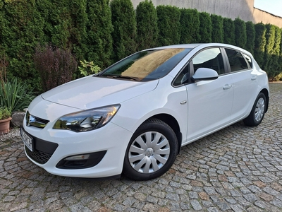 Opel Astra J Selection 1.6