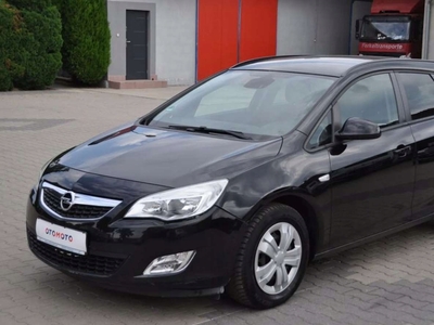 Opel Astra J Sports Tourer 1.4 Turbo ECOTEC 120KM 2011