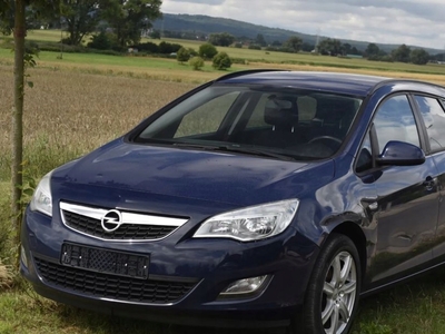 Opel Astra J Sports Tourer 1.4 Turbo ECOTEC 140KM 2011