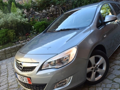 Opel Astra J Sports Tourer 1.4 Turbo ECOTEC 140KM 2012