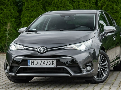 Toyota Avensis III Sedan Facelifting 2015 2.0 D-4D 143KM 2016