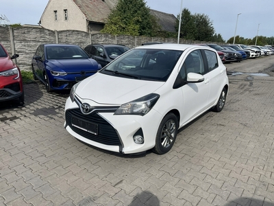 Toyota Yaris III Hatchback 5d Facelifting 1.0 VVT-i 69KM 2015