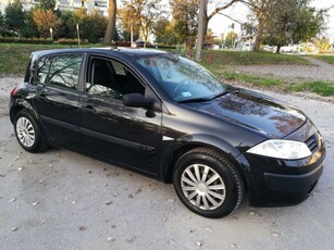 Ekonomiczne żelazko Megane 5drzwi.r2003, p1.4 benz