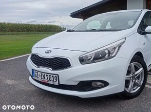 Kia Ceed 1.4 CVVT Dream Team Edition