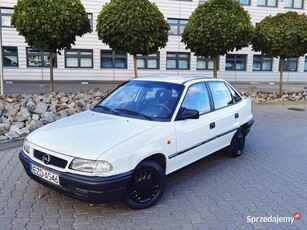 Opel Astra 1998 Sedan 1.4 8v Przebieg 152 tys OC 2025