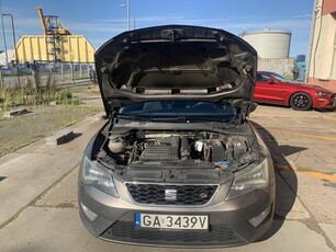 Wykonawca układu sprzeda samochód SEAT Leon 1,4, 2014 r.