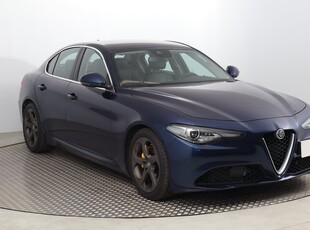 Alfa Romeo Giulia , Salon Polska, Serwis ASO, Automat, Skóra, Navi, Xenon,