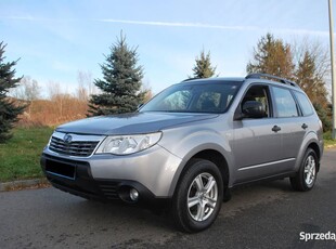 Subaru Forester 2.0 benzyna 150KM Klima Grzane fotele 4x4 Hak