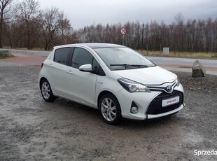 Toyota Yaris 1.5 74KM Hybryda Automat Klimatronik Navi Kamera LED