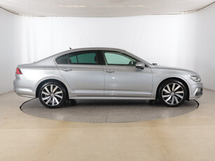 Volkswagen Passat 2018 1.8 TSI 147867km Sedan