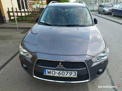 Mitsubishi Outlander 2.0 Intense DI-D 4WD bezwypadkowy