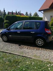 Renault Scenic 1.6 z 2003 roku z gazem.