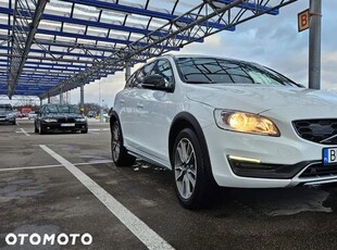 Volvo V60 Cross Country T5 AWD Momentum