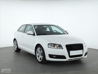 Audi A3 II (8P) , Klimatronic, Parktronic, Podgrzewane siedzienia, Webasto