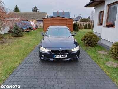 BMW Seria 3 320i Sport-Aut Luxury Line