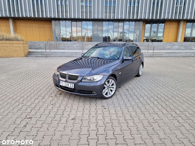 BMW Seria 3 325i