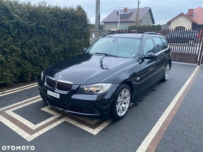 BMW Seria 3 325xi