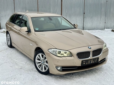 BMW Seria 5 530d xDrive Touring Sport-Aut