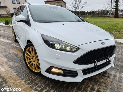 Ford Focus Turnier 2.0 TDCi ST mit Leder-Sport-Paket