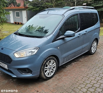 Ford Tourneo Courier 1.0 EcoBoost Titanium