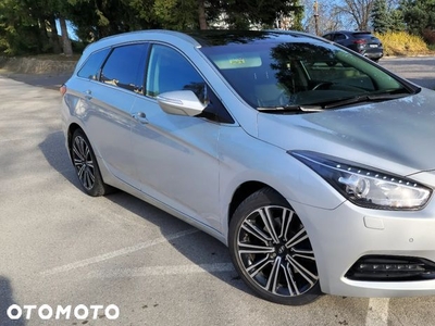 Hyundai i40 Kombi blue 1.7 CRDi DCT Premium