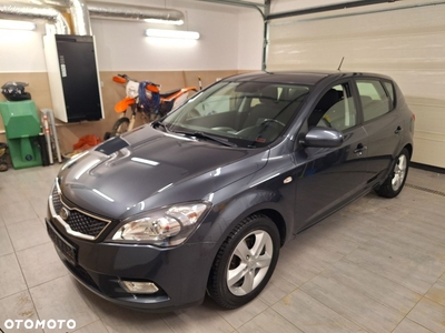 Kia Ceed 1.6 CVVT Dream-Team Edition