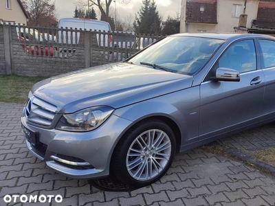 Mercedes-Benz Klasa C 180 CGI BlueEFFICIENCY Avantgarde